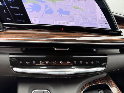 Used 2024 Cadillac Escalade Premium Luxury w/ Performance Package AWD/4WD image 23