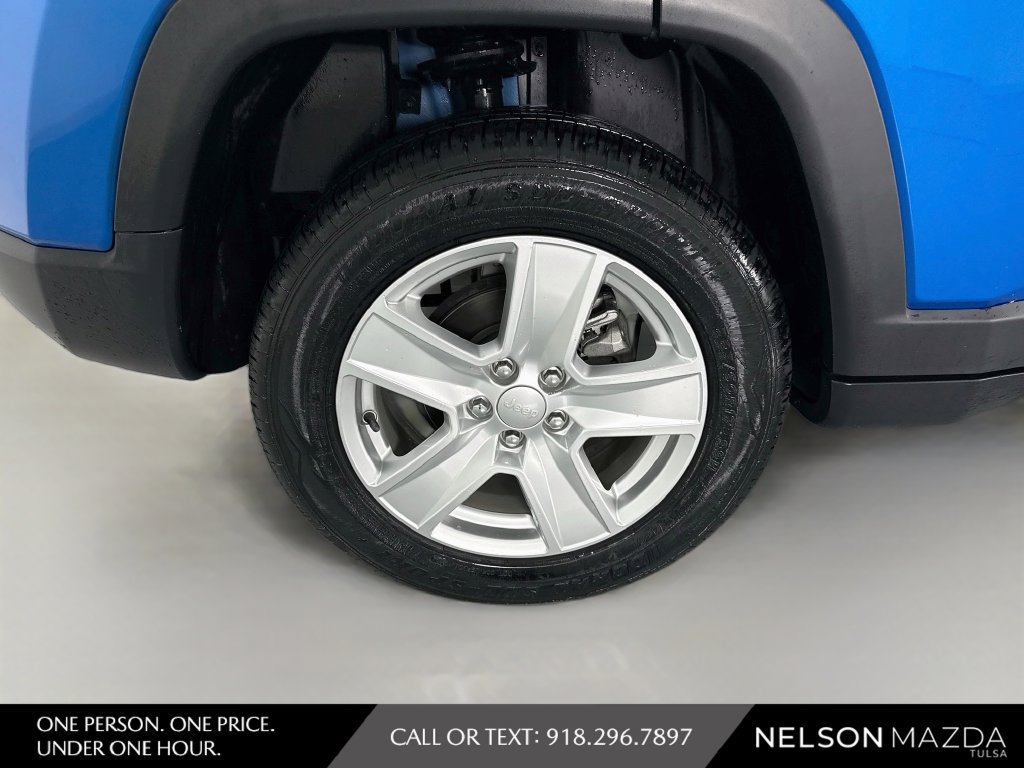 Used 2022 Jeep Compass Latitude w/ Sun and Sound Group AWD/4WD image 10