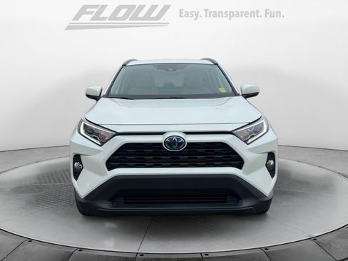 Used 2021 Toyota RAV4 XLE Premium image 3