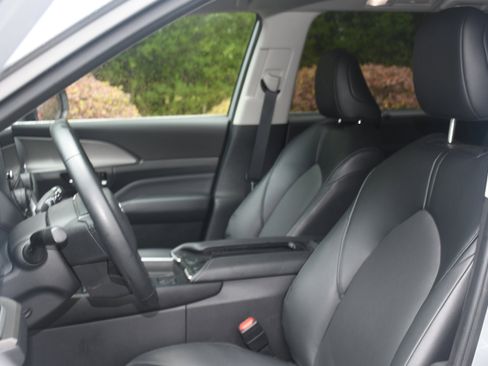 Certified 2025 Toyota Grand Highlander FWD image 11