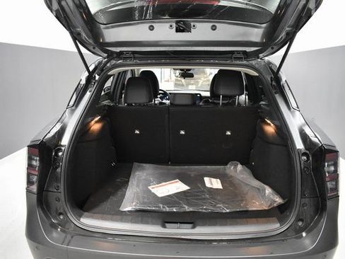 Certified 2025 Nissan Kicks SR image 30