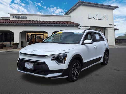 Used 2025 Kia Niro EX FWD image 4