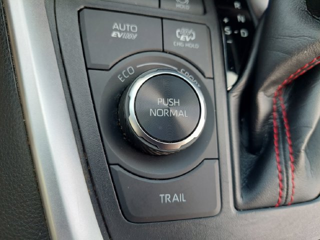 Used 2021 Toyota RAV4 SE w/ Weather & Moonroof Package AWD/4WD image 11