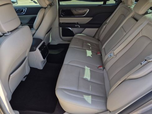 Used 2020 Lincoln Continental w/ Premium Package FWD image 16