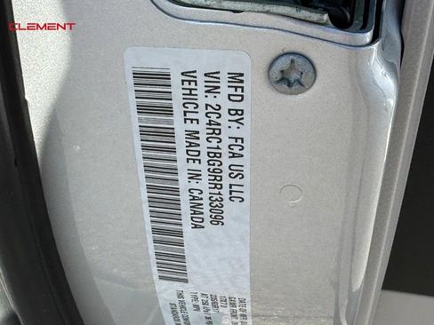 Used 2024 Chrysler Pacifica Touring-L FWD image 31