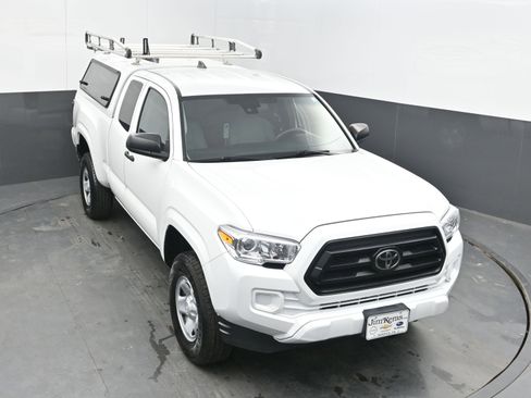 Used 2022 Toyota Tacoma SR image 30