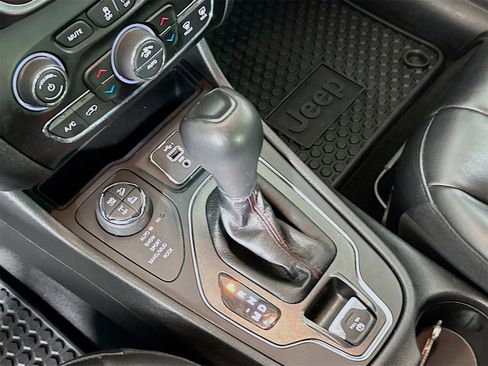 Used 2020 Jeep Cherokee Trailhawk w/ Cold Weather Group image 16