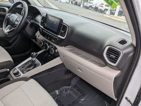 Used 2025 Hyundai Venue SEL FWD image 6
