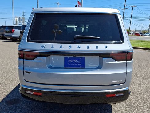 Used 2024 Jeep Wagoneer L Series III w/ Premium Group I AWD/4WD image 9