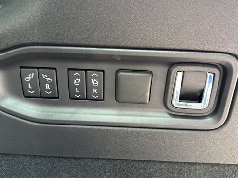 Certified 2026 Cadillac Vistiq Sport w/ LPO, Floor Liner Package AWD/4WD image 29