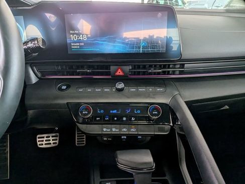 Used 2025 Hyundai Elantra SEL image 19