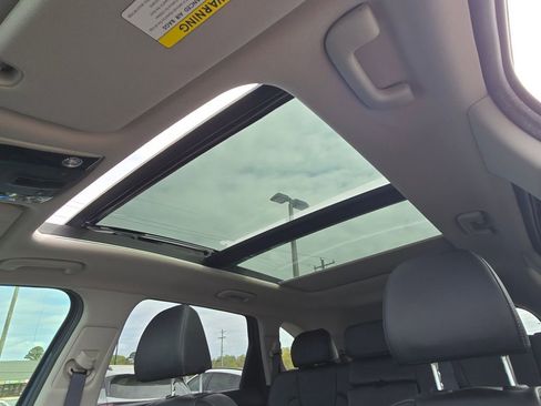 Used 2024 Kia Sorento S w/ Panoramic Sunroof Package AWD/4WD image 13