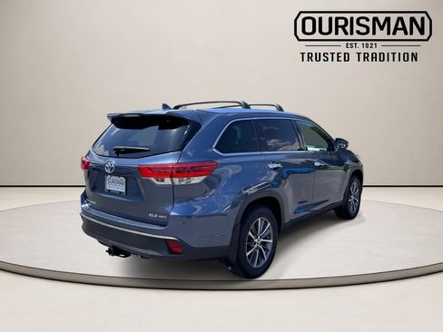 Used 2019 Toyota Highlander XLE w/ Carpet Mat Package (TMS) AWD/4WD image 9
