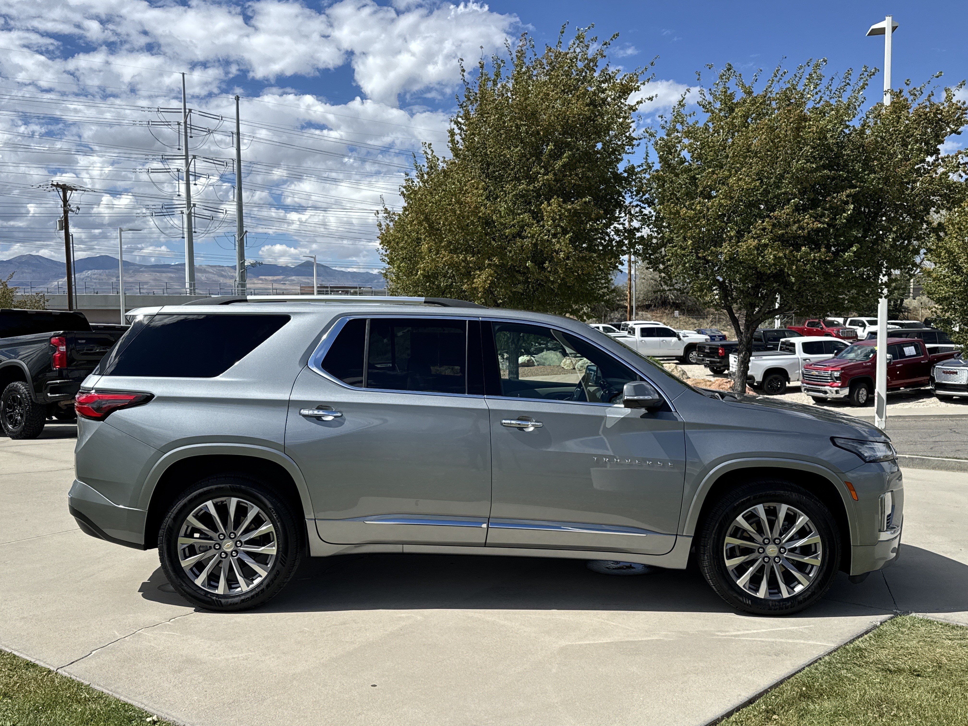 Used 2023 Chevrolet Traverse Premier AWD/4WD image 6