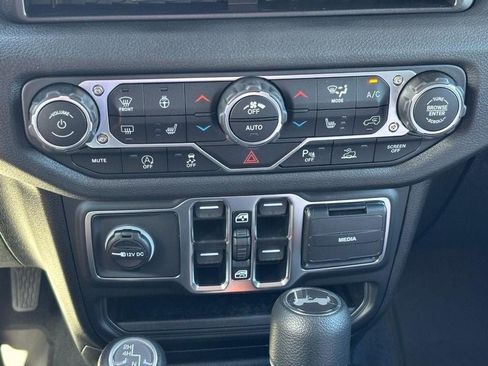 Used 2025 Jeep Wrangler Unlimited Sport AWD/4WD image 19