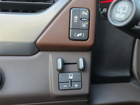 Used 2015 Chevrolet Tahoe LTZ image 28