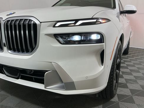 Certified 2025 BMW X7 xDrive40i w/ Premium Package image 9