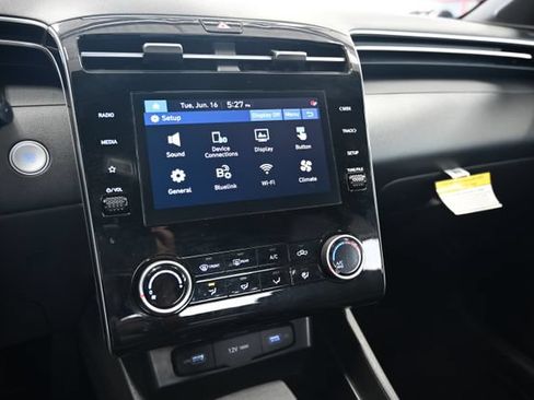 Used 2023 Hyundai Santa Cruz SEL AWD/4WD image 16