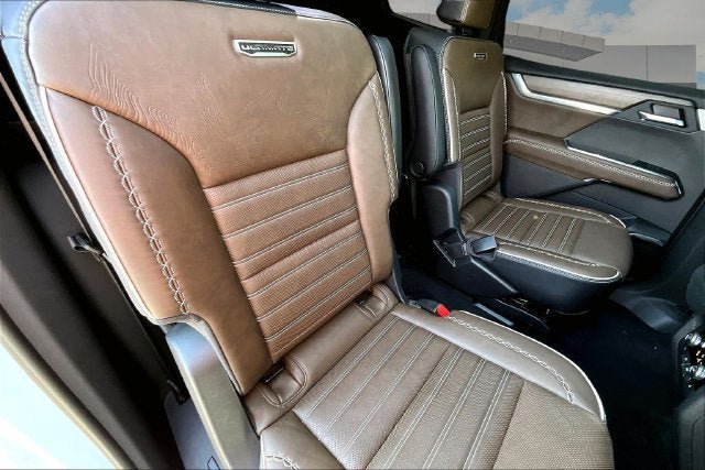 Certified 2026 GMC Acadia Denali Ultimate w/ LPO, Floor Liner Package AWD/4WD image 27