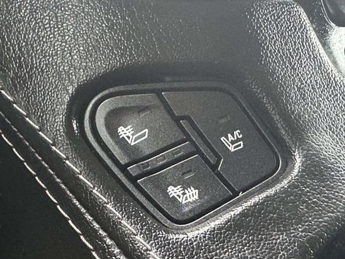 Used 2015 Chevrolet Suburban LTZ AWD/4WD image 35