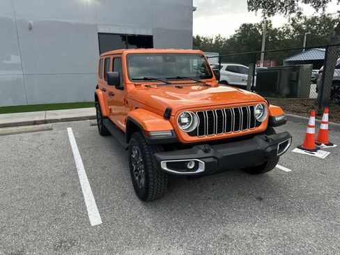 Used 2025 Jeep Wrangler Unlimited Sahara AWD/4WD image 11