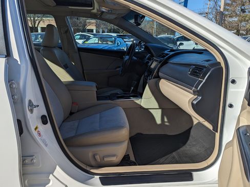 Used 2013 Toyota Camry XLE image 32