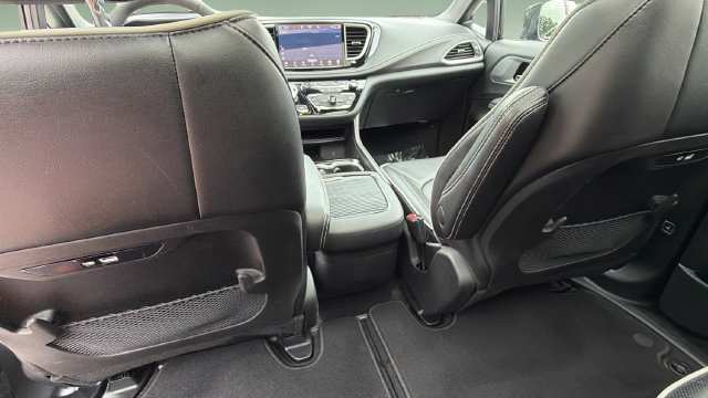 Used 2026 Chrysler Pacifica Limited w/ S Appearance Package FWD image 21