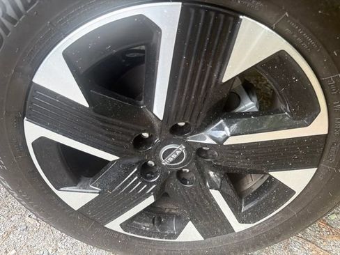 Used 2025 Nissan Kicks SR FWD image 7