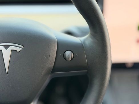 Used 2022 Tesla Model Y Long Range image 44