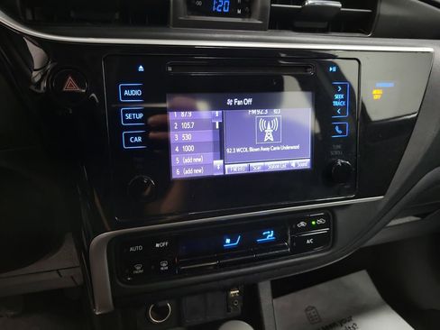 Used 2019 Toyota Corolla LE image 14