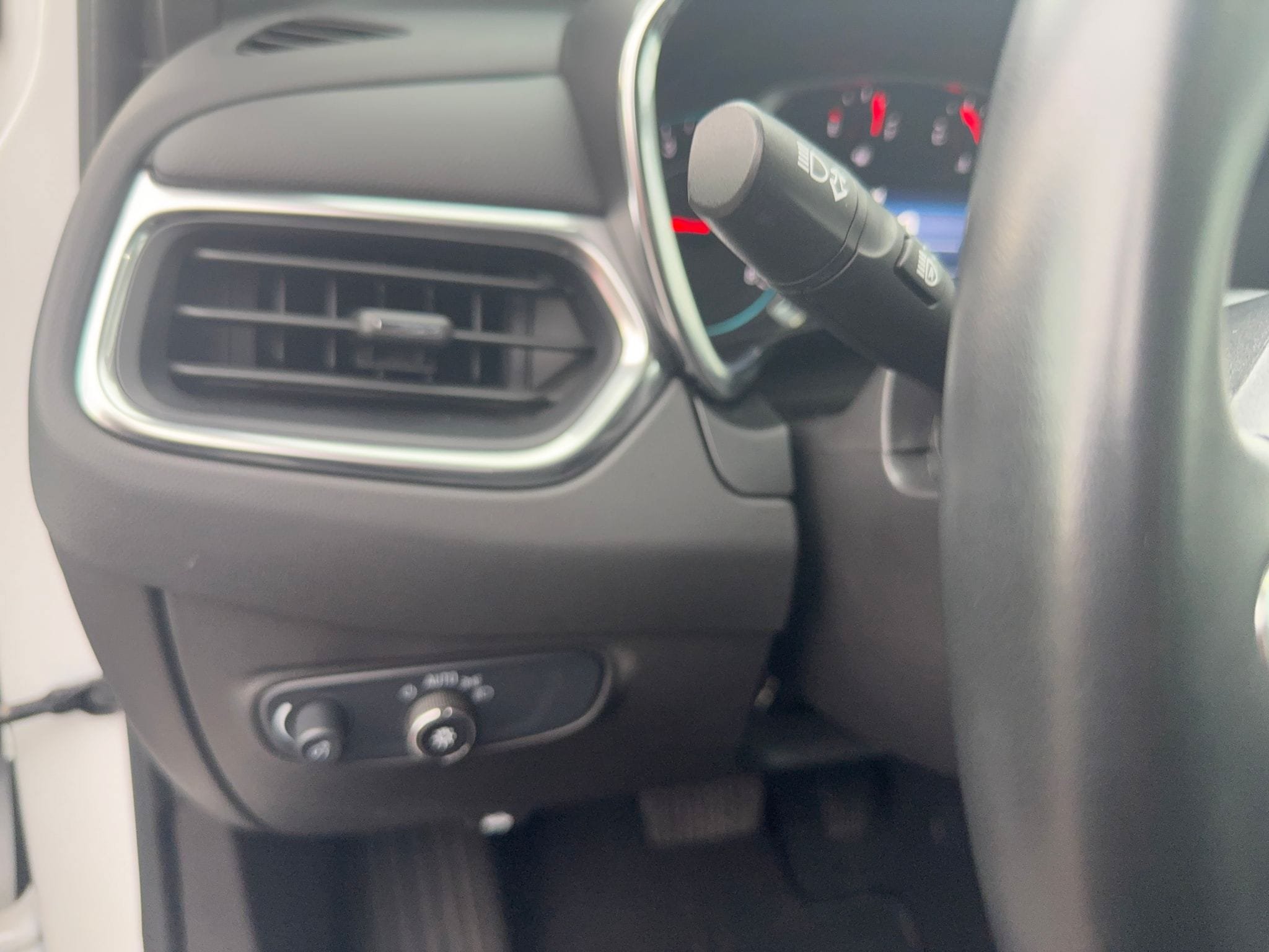 Used 2024 Chevrolet Equinox LT AWD/4WD image 14