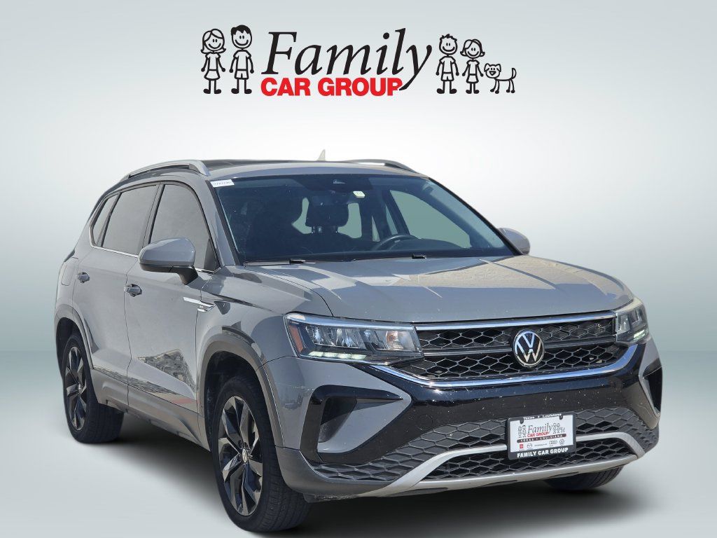 Used 2024 Volkswagen Taos SE FWD image 2