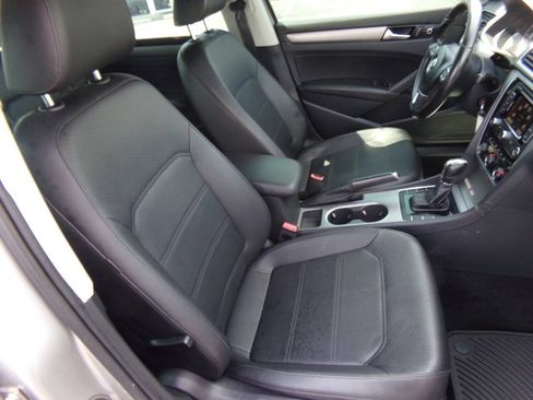 Used 2014 Volkswagen Passat 1.8T SE FWD image 34