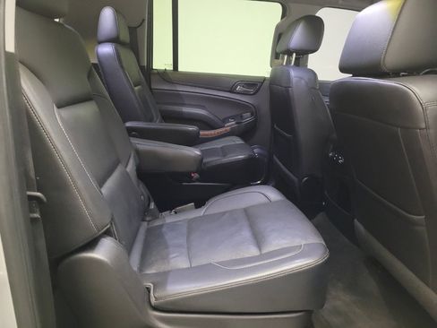 Used 2018 Chevrolet Suburban Premier RWD image 19
