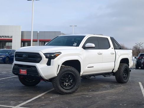 Used 2025 Toyota Tacoma SR5 image 2