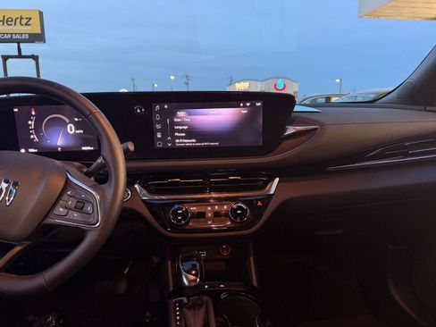 Used 2025 Buick Envista Sport Touring image 17