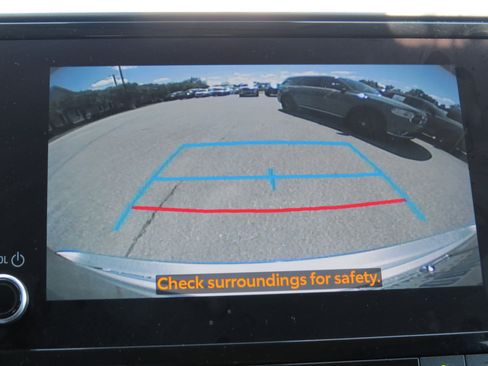 Used 2023 Toyota Highlander LE image 27