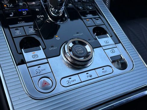 Used 2021 Bentley Flying Spur V8 image 62