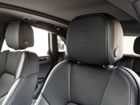 Certified 2026 Porsche Macan image 22