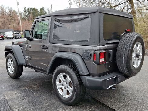Used 2018 Jeep Wrangler Sport image 4