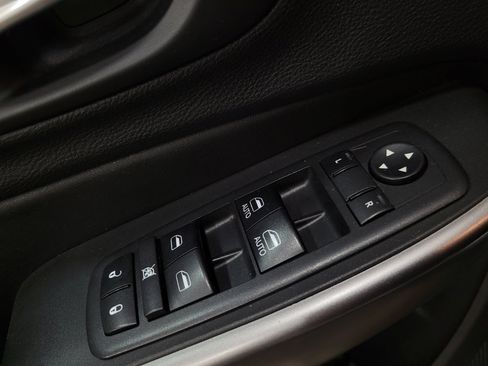 Used 2019 Jeep Cherokee Limited AWD/4WD image 27