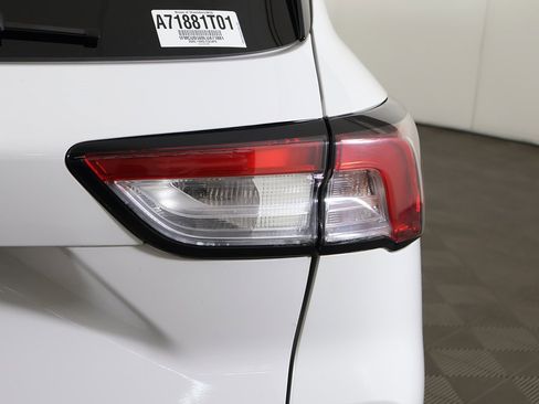 Used 2020 Ford Escape SE image 14