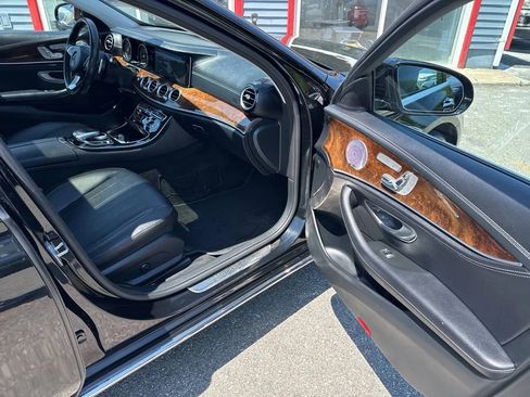 Used 2017 Mercedes-Benz E 300 E 300 4MATIC Sedan 4D image 25