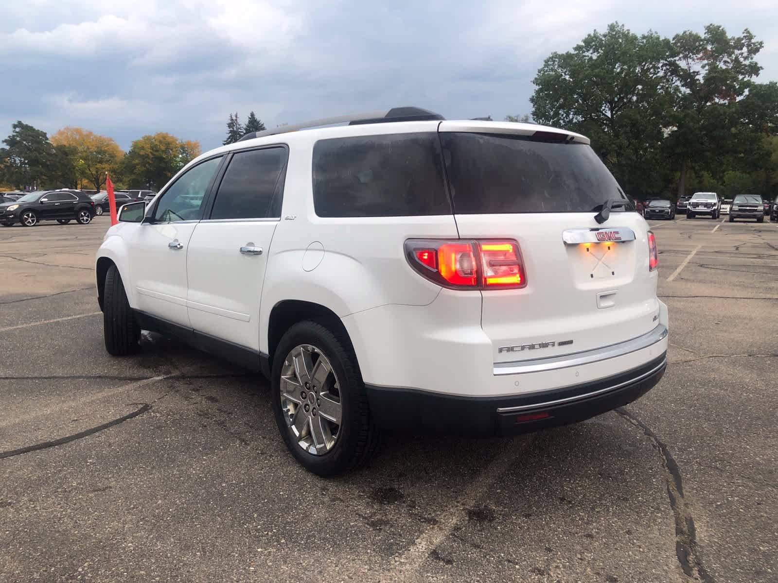Used 2017 GMC Acadia Limited SLT AWD/4WD image 5