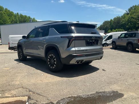 Used 2025 Chevrolet Traverse Z71 w/ Enhanced Driving Package AWD/4WD image 7