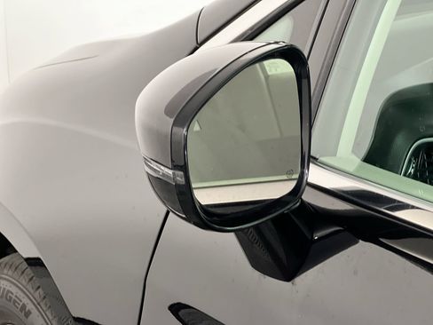 Used 2024 Chrysler Pacifica Touring-L image 10