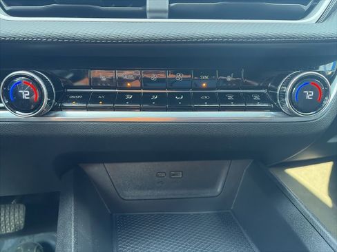 Used 2025 Chevrolet Equinox LT w/ Convenience Package II image 21