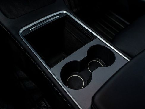 Used 2022 Tesla Model Y Long Range image 45