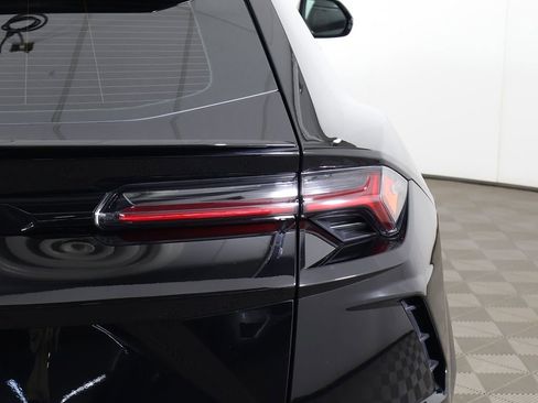 Used 2022 Lamborghini Urus image 21