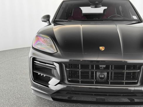 Used 2024 Porsche Cayenne Turbo GT image 37